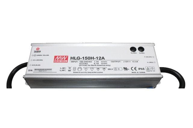 Strømforsyning HLG-150H-12A fra Mean Well, vises med etiketter og tilslutningskabler.